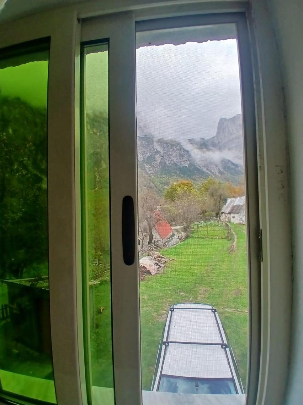 Bujtina Milani Bed & Breakfast Shkoder Exterior photo