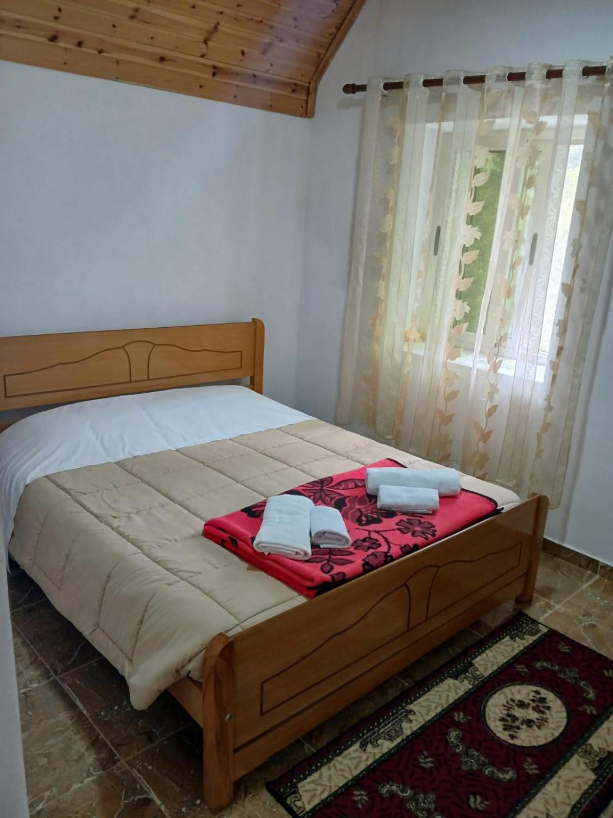 Bujtina Milani Bed & Breakfast Shkoder Exterior photo